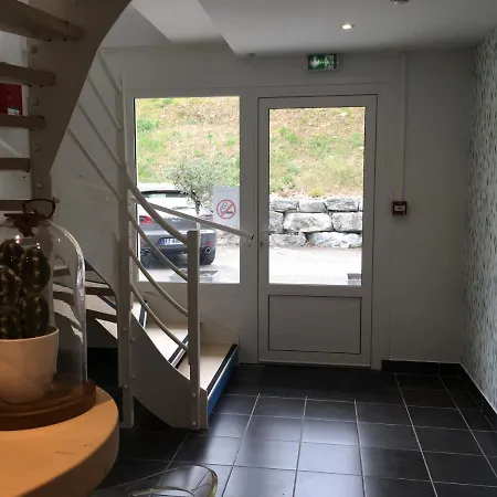 Petit Nid Au Bourget Du Aparthotel