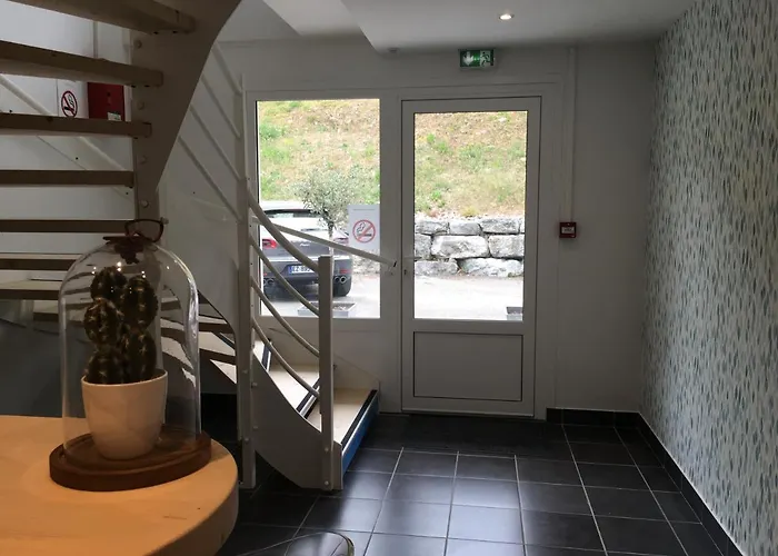 Petit Nid Au Bourget Du Aparthotel